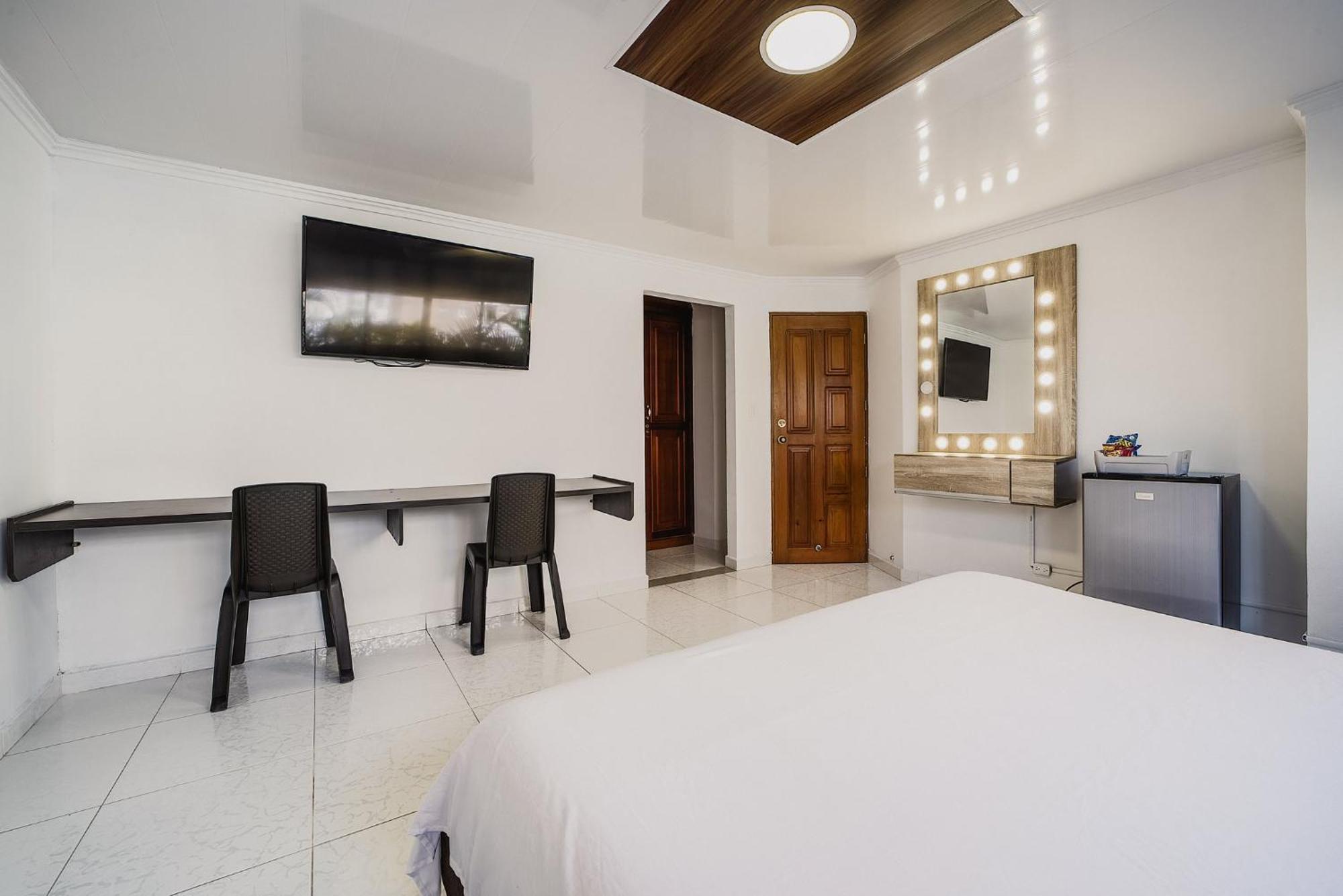 Villa Santos Apartaestudios บาร์รังกีญา ภายนอก รูปภาพ