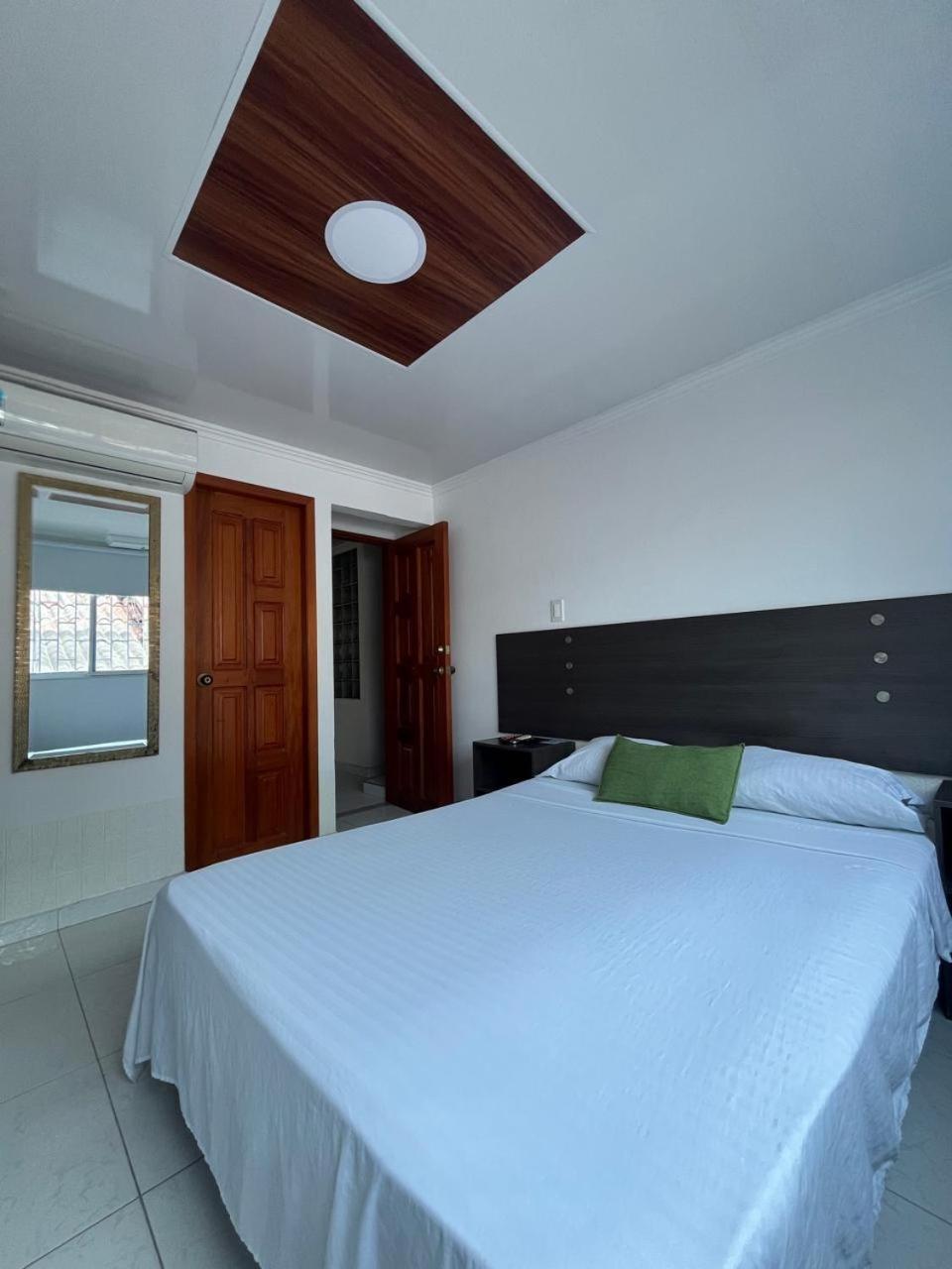 Villa Santos Apartaestudios บาร์รังกีญา ภายนอก รูปภาพ