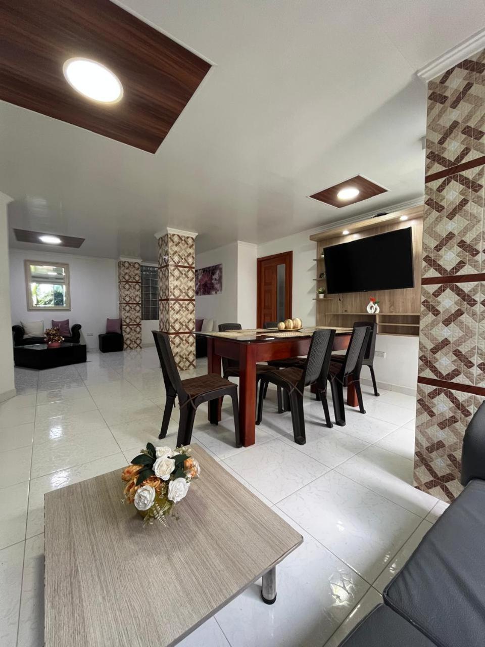 Villa Santos Apartaestudios บาร์รังกีญา ภายนอก รูปภาพ