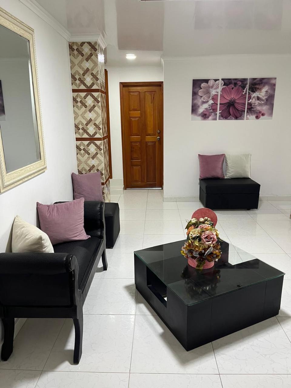 Villa Santos Apartaestudios บาร์รังกีญา ภายนอก รูปภาพ